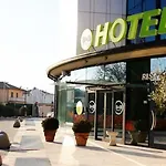 מלון B&B Hotel Padova 3*